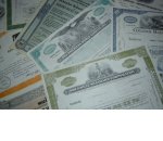 Эксперты: вкладывать деньги в акции сейчас нужно осторожно