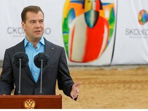 Глава государства вручил студенческие билеты слушателям первого курса