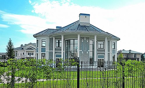 Так выглядят одни из самых дешевых домов в поселке, где будет жить Светлаков.